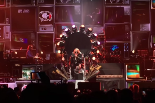 Axl Rose Borrowed David Grohl's Throne for Guns N' Roses Concert