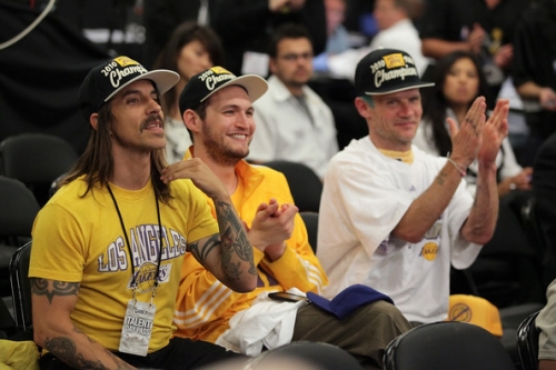 Red Hot Chili Peppers' Flea criticizes ESPN's Kobe Bryant article